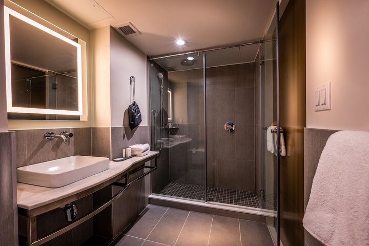 La Quinta Inn & Suites by Wyndham Times Square South