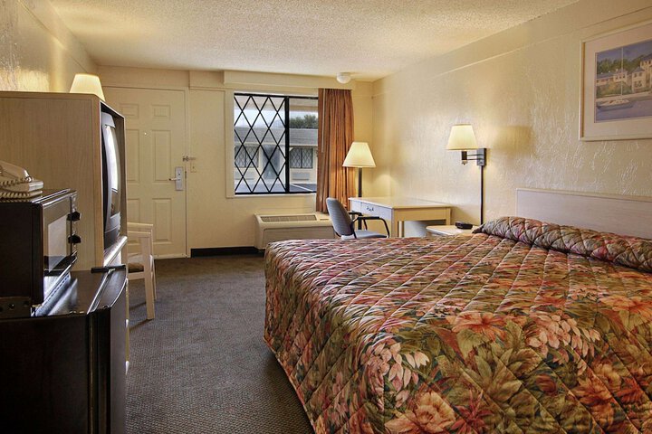 Room 25 of 35