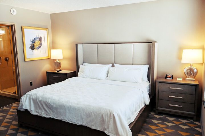 Room 10 of 28