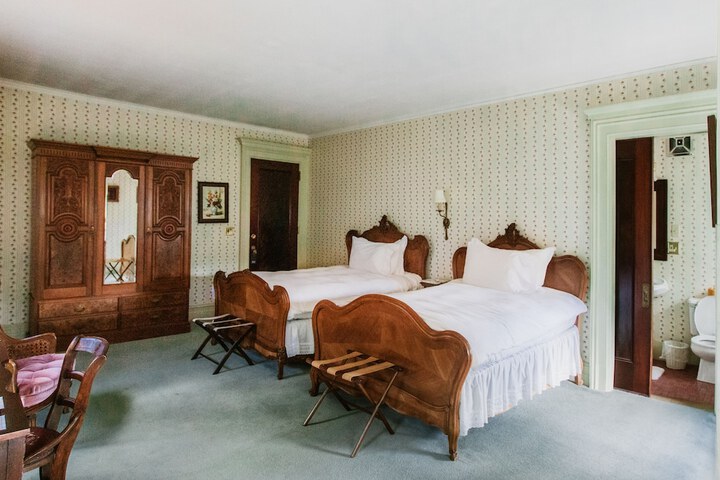 Room 33 of 87