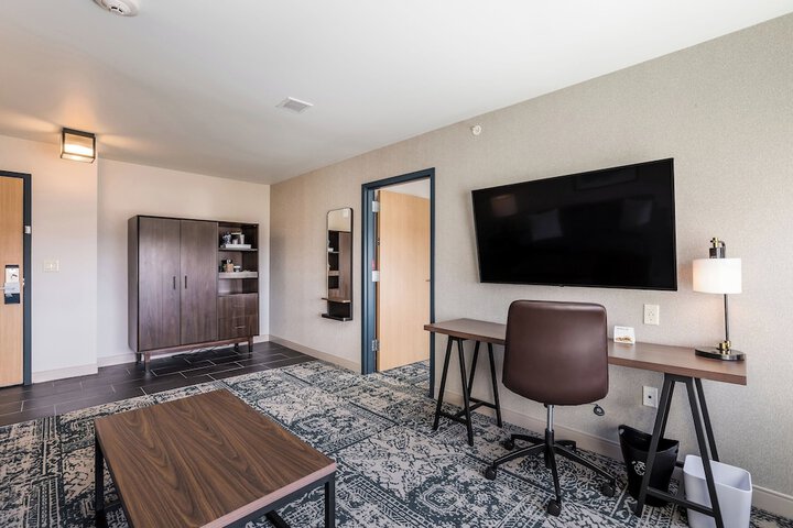 Room 16 of 48