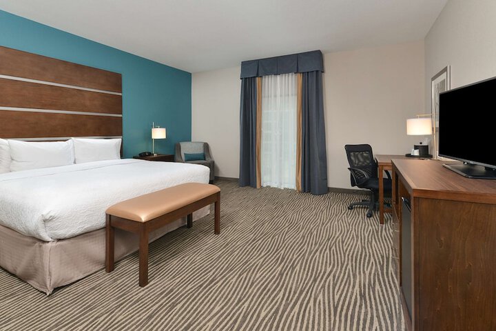 Hampton Inn & Suites Des Moines Downtown