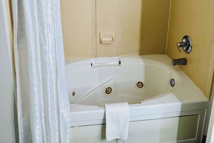 Clarion Pointe Albemarle