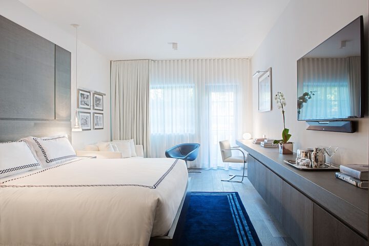 Room 15 of 18
