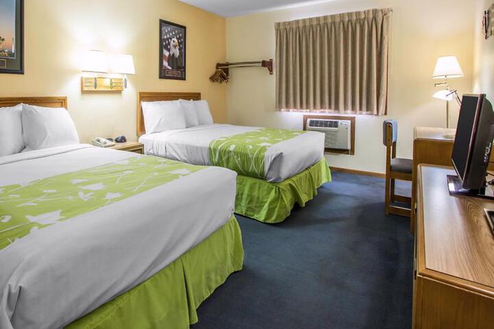 Econo Lodge Inn & Suites