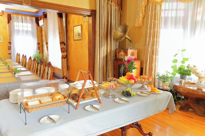 Breakfast/Coffee Service 242 of 252