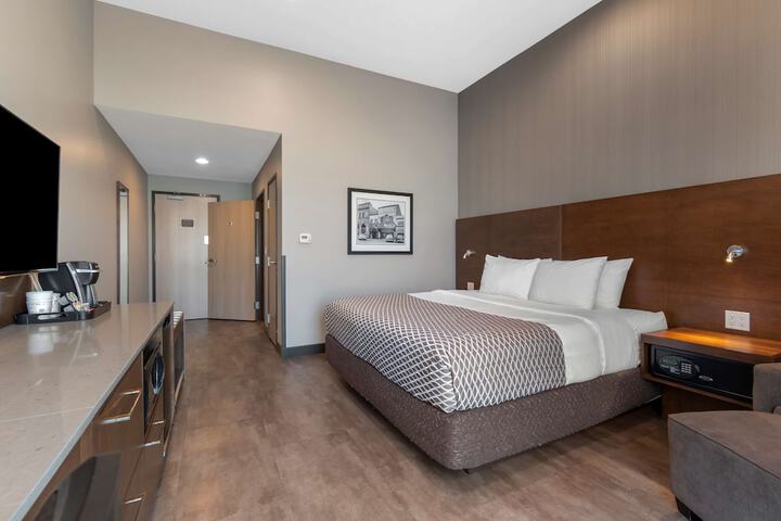 Room 18 of 37