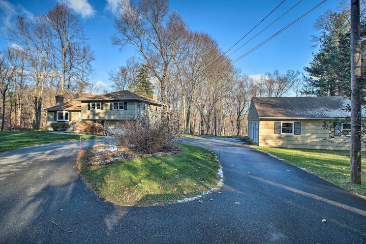 Family-friendly Woodbury Home With Yard + Deck!