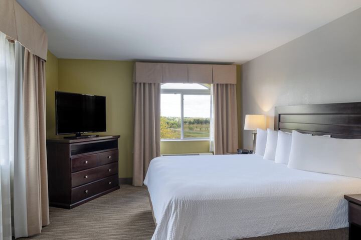 Holiday Inn Express & Suites Chicago-Libertyville by IHG