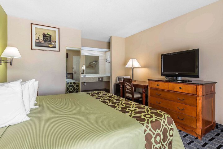 Room 14 of 27