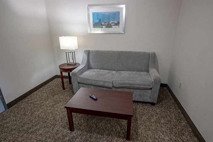 Room 27 of 37