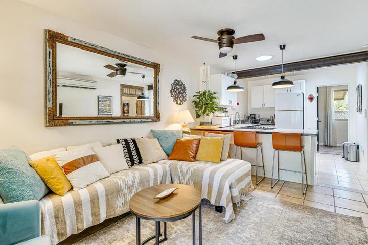 Vibrant Casa Paloma w / Patio - Near Vineyards!