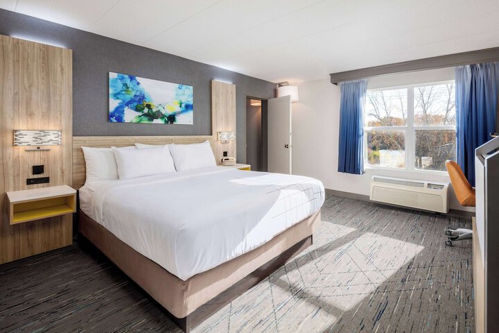 Room 35 of 53