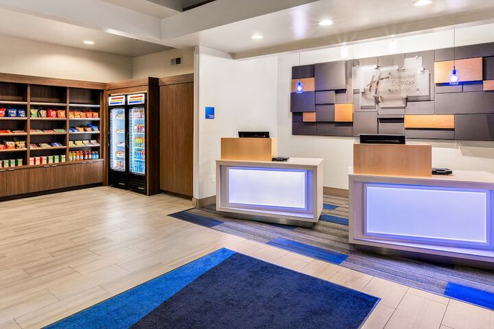 Holiday Inn Express & Suites Oroville Lake by IHG