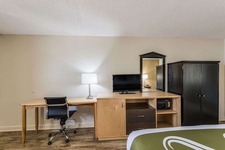 Room 11 of 31