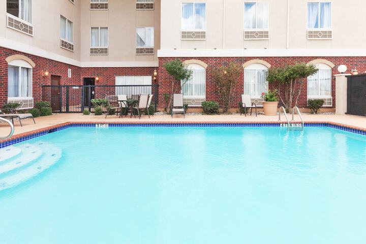 Holiday Inn Express & Suites by IHG