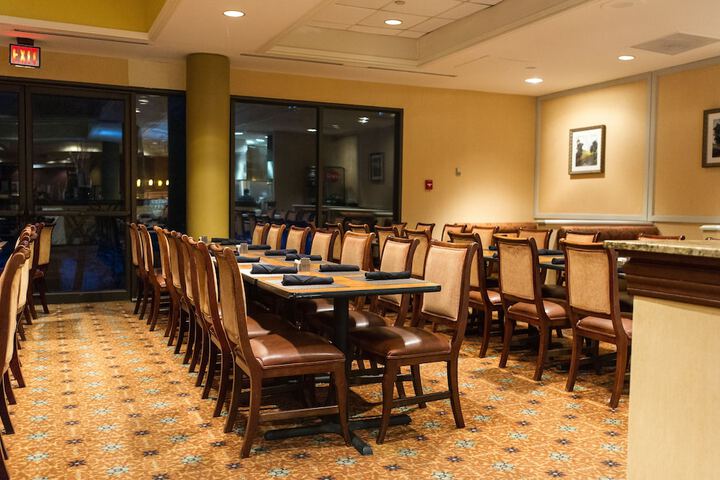 Dining 75 of 99