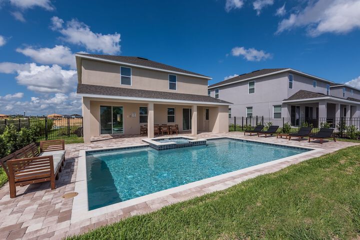 Pool 45 of 705