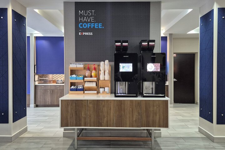 Holiday Inn Express Cleveland Northwest by IHG