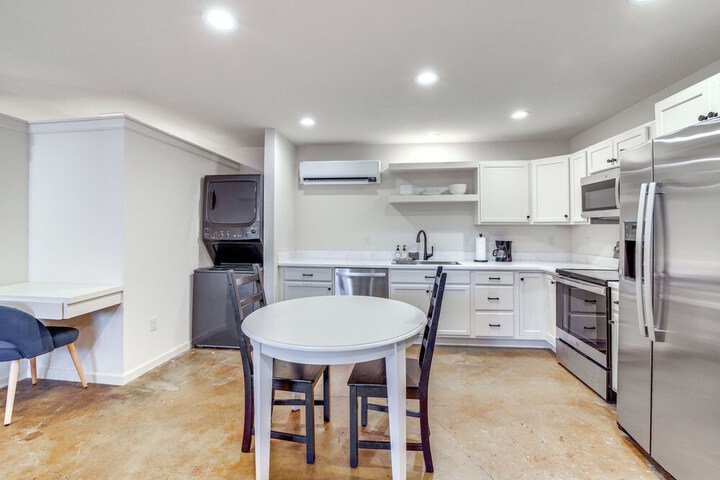 Central & Modern Studio w / Workspace in Owasso!