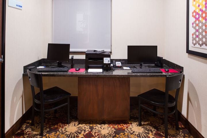 Holiday Inn Express Hotel & Suites Pittsburg by IHG