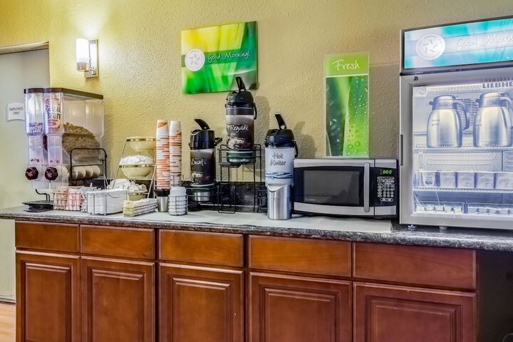 Breakfast/Coffee Service 29 of 33