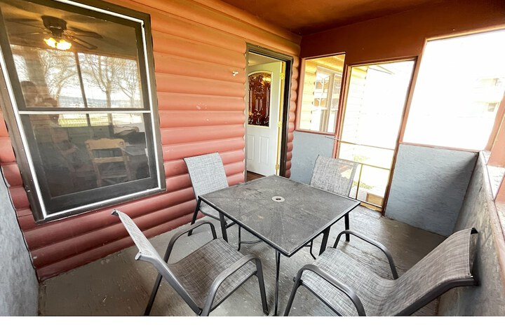 Horseshoe Bay Lodge