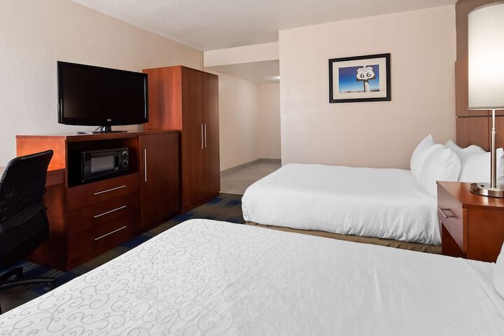 Room 8 of 33