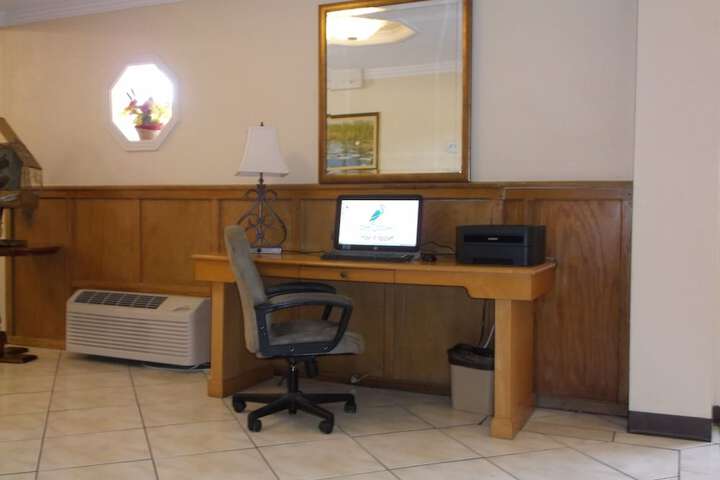 Business Center 66 of 82