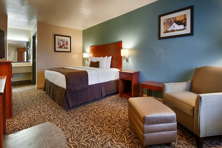 Room 7 of 16