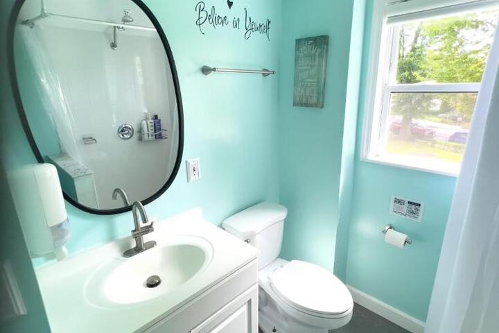 Sunny Queen bedroom feel like home!!