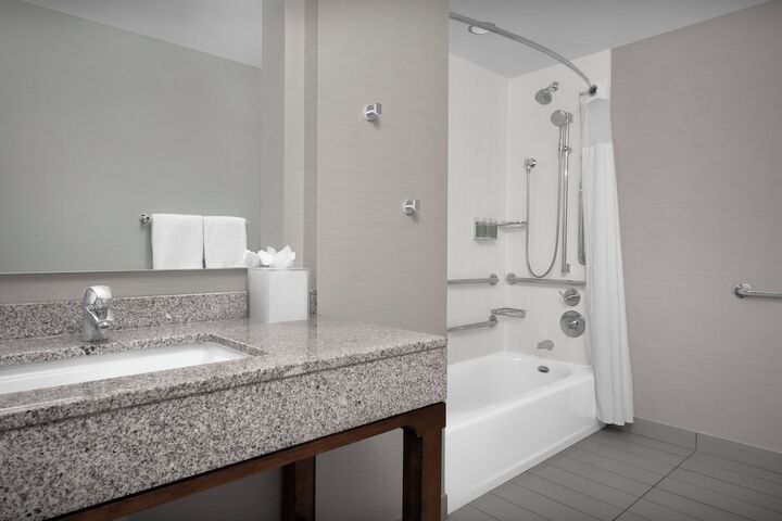 Courtyard by Marriott Richmond Downtown