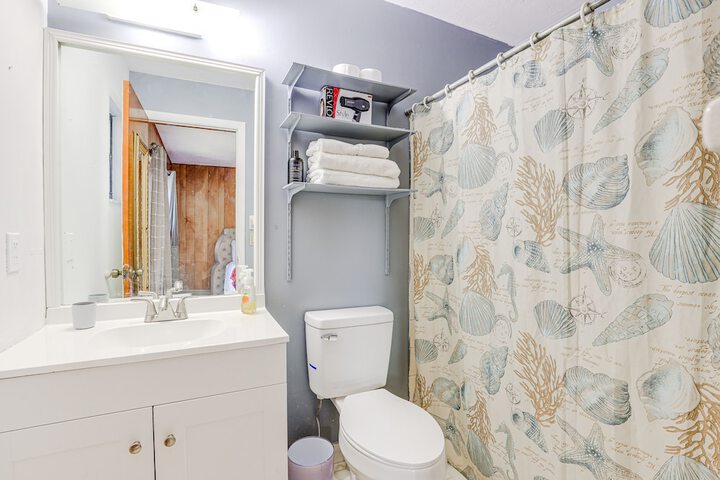 Lake Placid Home w / Screened Porch: Near Lake Clay