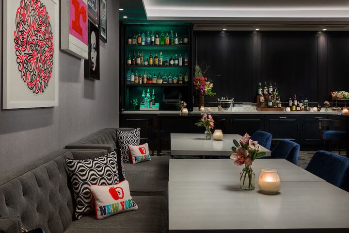 Lounge 52 of 58