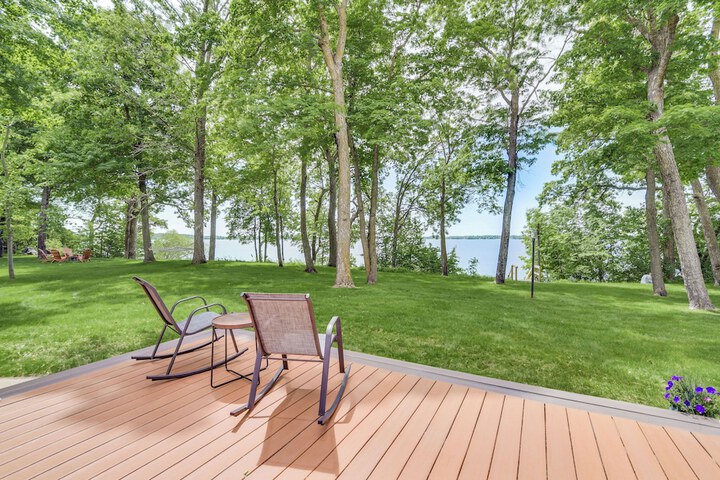 Spacious Detroit Lakes Home w / Private Deck!