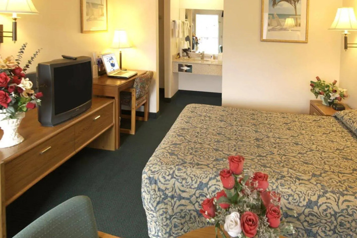 STARLIGHT INN