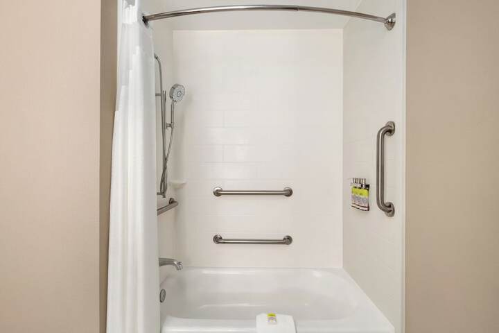 Holiday Inn Express Hotel & Suites Auburn - University Area by IHG