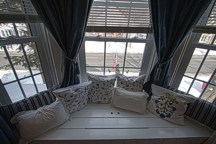 Room 100 of 200