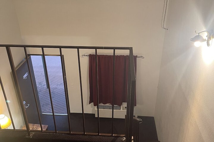 Room 17 of 36