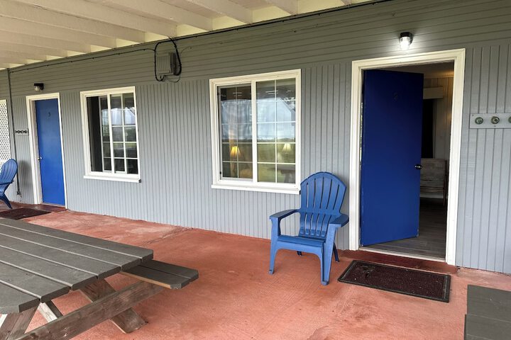 Tillicum Beach Motel (Deanes Oceanfront Lodge)