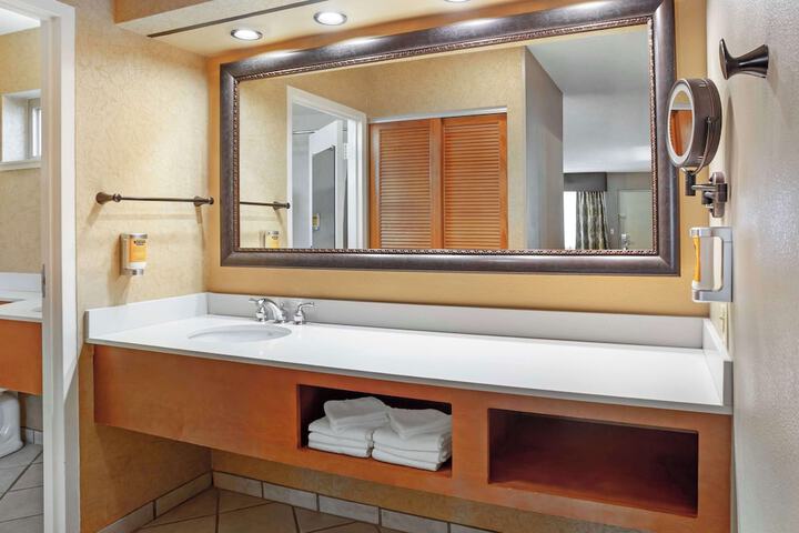 Best Western Plus Black Oak