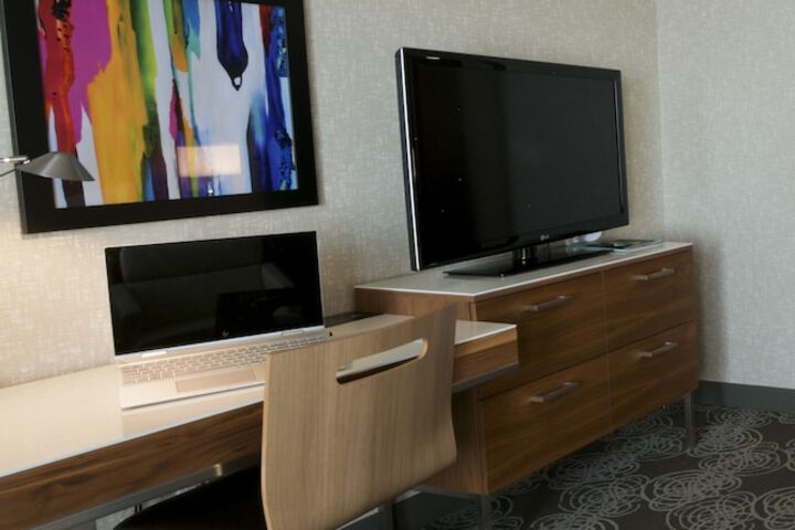 Ômage Hotel Montreal Laval, a Tribute Portfolio Hotel