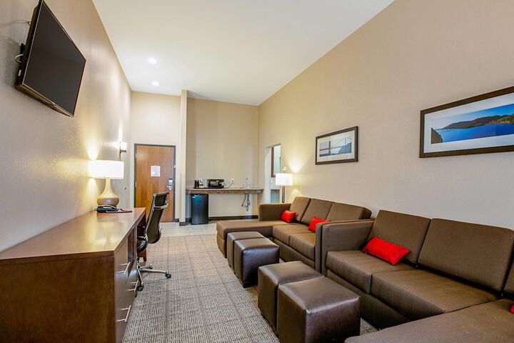 Comfort Suites Fishkill near Interstate 84