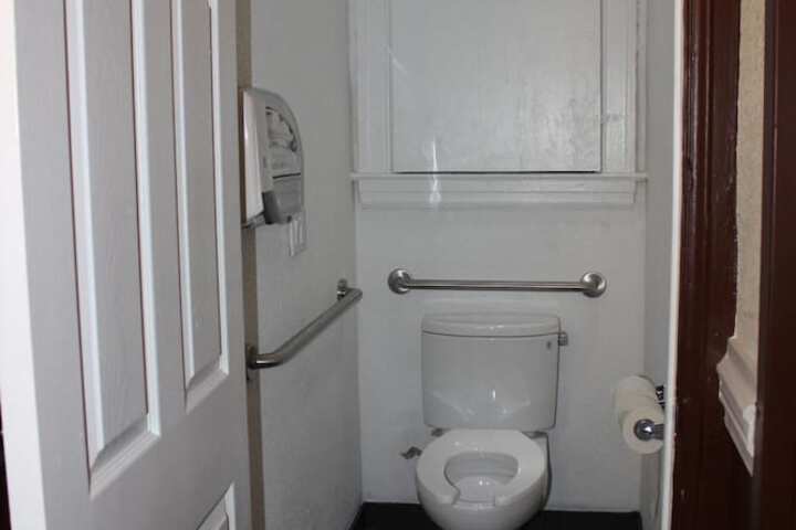 Room 22 of 37