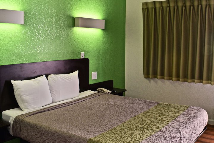 Room 16 of 46
