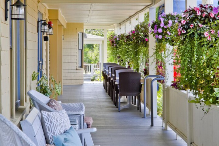 The Colonial Inn