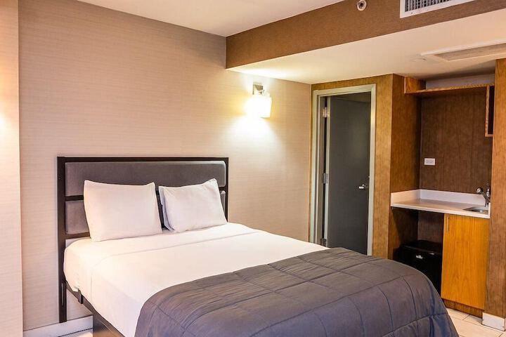 Room 13 of 23
