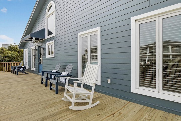Lighthouse by Avantstay Beachfront View Home w / Pool Table & Ping Pong