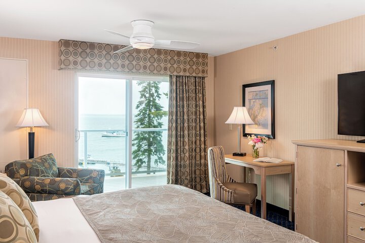 Room 27 of 77