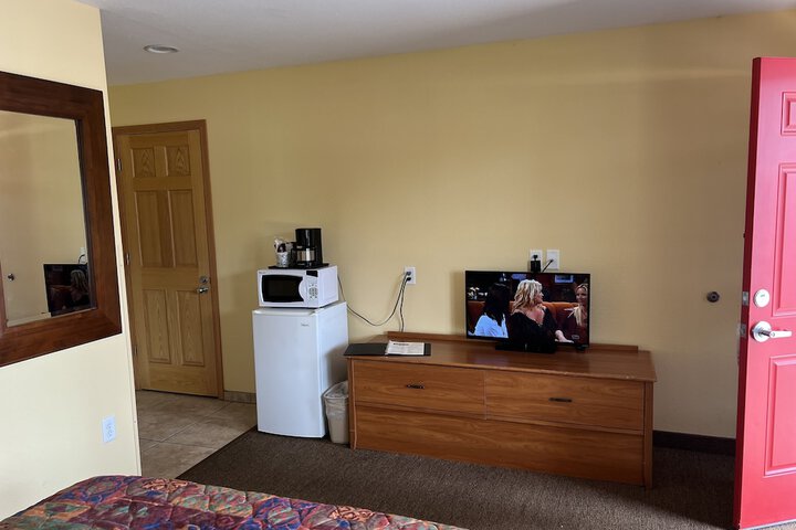 Room 300 of 443
